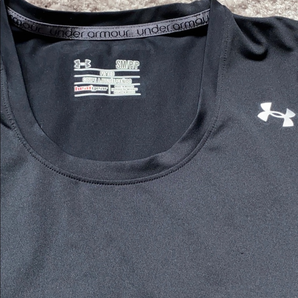 Black under armory sports gym top